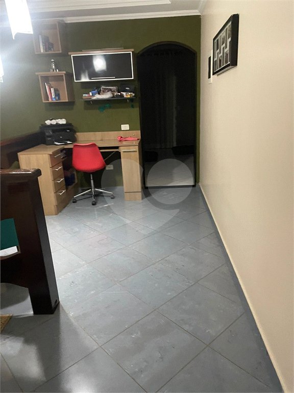 Sobrado à venda com 4 quartos, sendo 1 suíte, em Vila Áurea, Poá, SP