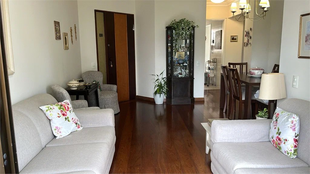 Apartamento à venda com 3 quartos, sendo 1 suíte, em Jardim das Acácias, São Paulo, SP