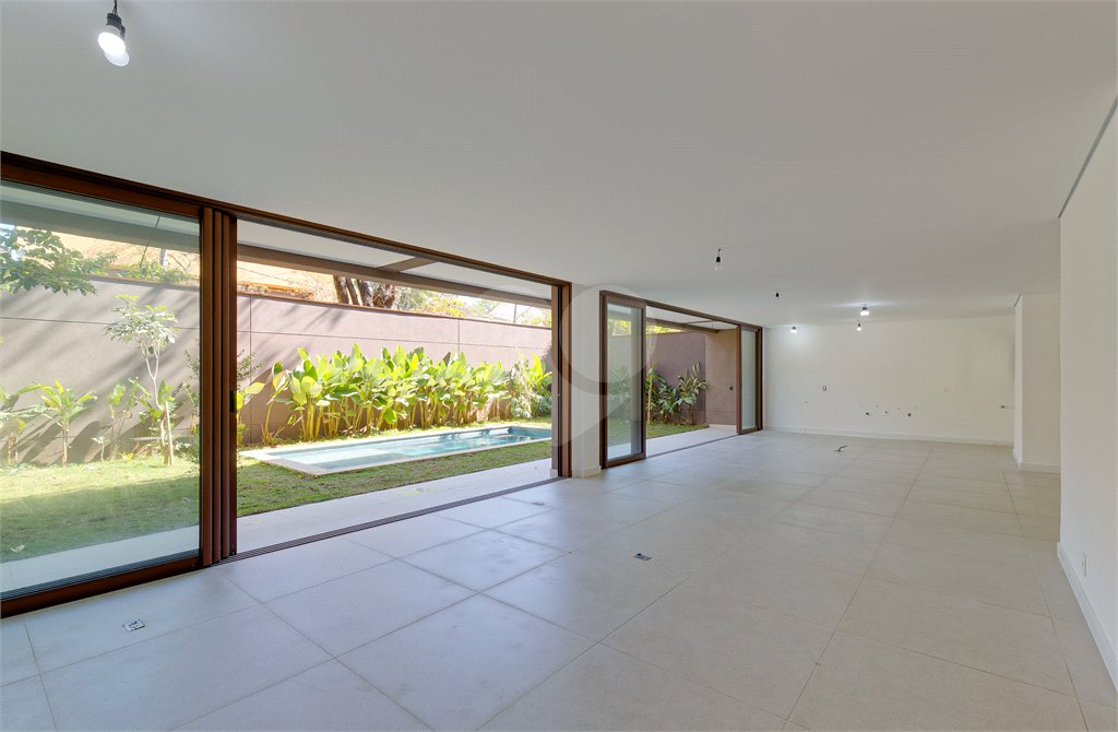 Casa à venda com 4 suítes no condomínio Casa Flora Badra, São Paulo - SP