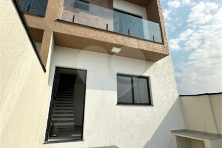 Sobrado à venda com 3 quartos, sendo 1 suíte,  em Jardim Esperança, Mogi das Cruzes, SP