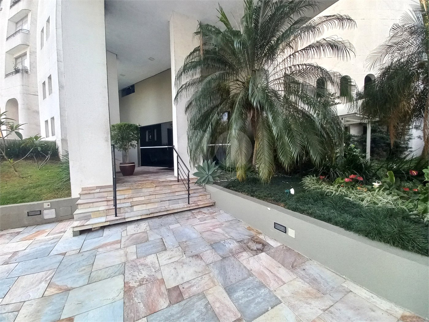 Apartamento à venda com 3 quartos, sendo 1 suíte, em Vila Andrade, São Paulo, SP