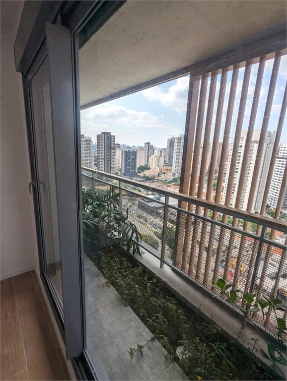 Apartamento à venda com 3 quartos, sendo 2 suítes, em Jardim das Acácias, São Paulo, SP