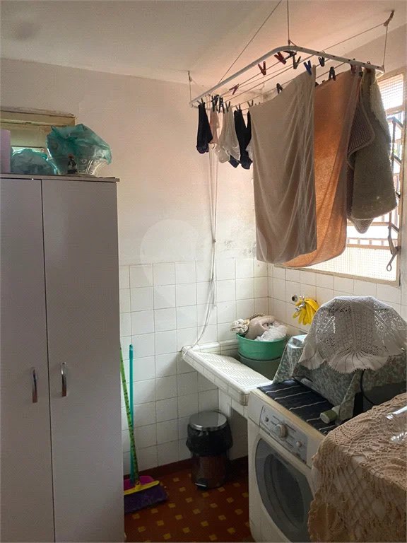 Sobrado á venda em Moema de 280m² com 3 vagas 3 dormitórios e 5 banheiros