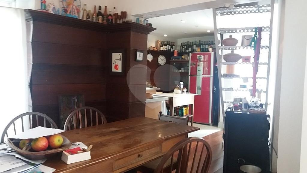 Casa à venda com 6 quartos, sendo 3 suítes,  em Jardim São Bento, São Paulo, SP