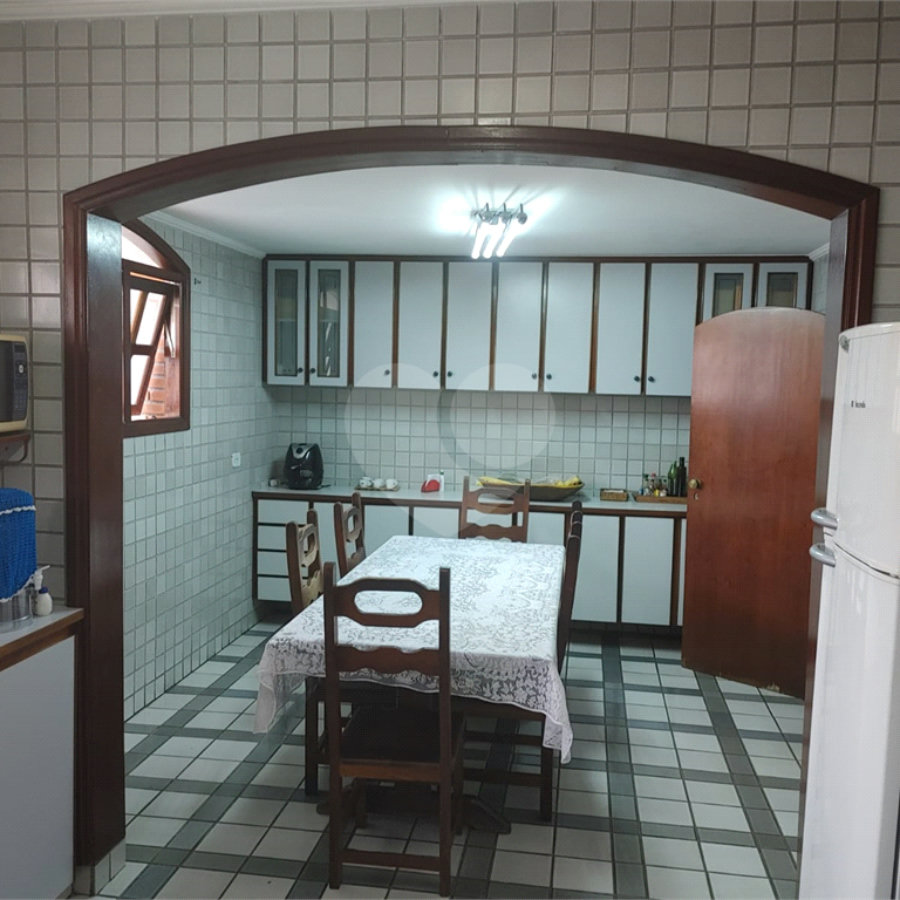 Casa à venda com 4 quartos, sendo 2 suítes, em Parque dos Príncipes, São Paulo, SP