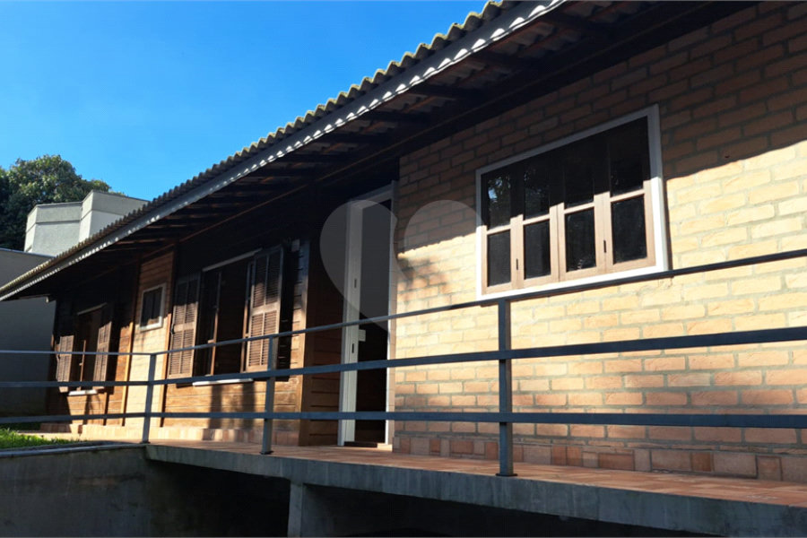 Casa à venda com 3 quartos, sendo 1 suíte, no condomínio Alpes da Cantareira, Mairiporã - SP
