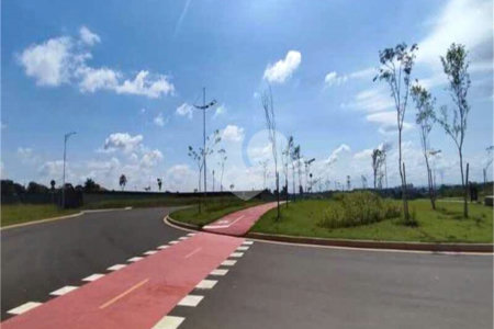 Indaiatuba - Loteamento no Jardim Park Meraki - Excelente oportunidade! Lote espaçoso de 342,12m² disponível por apenas R$ 577.945,00 - Localizado em uma região privilegiada, com IPTU - R$ 300,23 e condomínio - R$ 862,83 - Além disso, sua localização é extremamente conveniente, a apenas 2 minutos