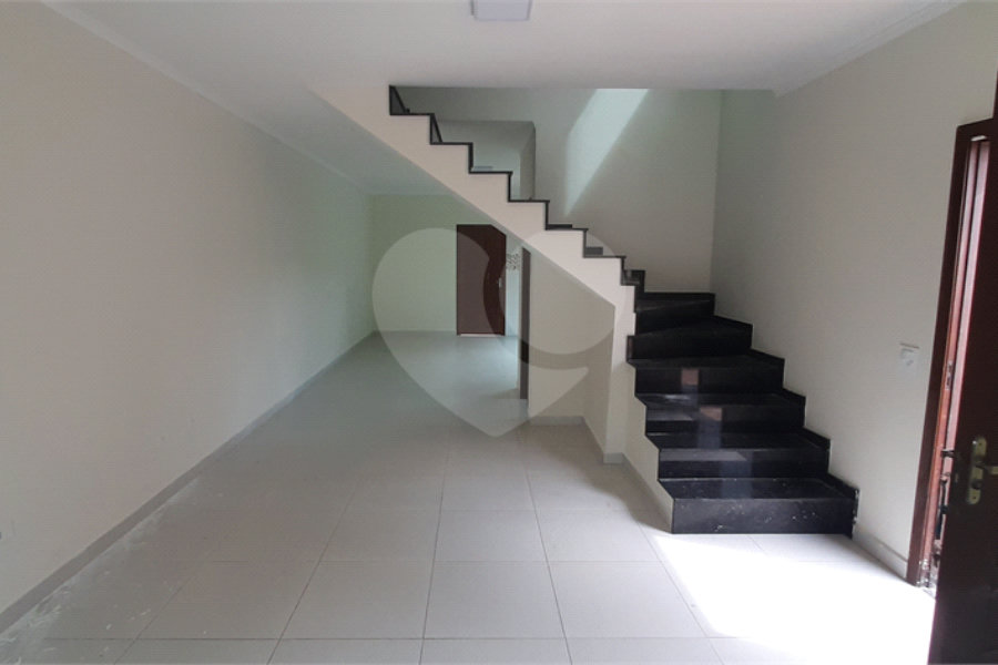 Sobrado à venda com 3 quartos, sendo 1 suíte, em Laranjeiras, Caieiras, SP