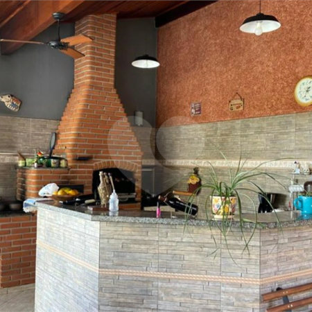 Casa à venda com 4 quartos, sendo 3 suítes, no condomínio Terras de Mont Serrat, Salto - SP