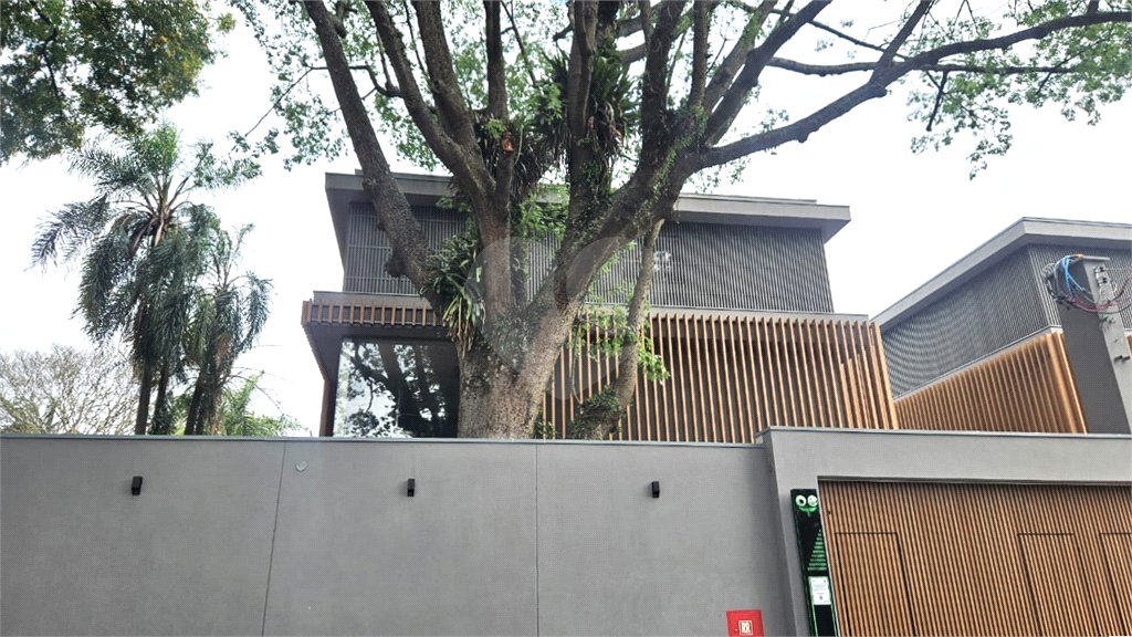 Casa à venda com 4 suítes no condomínio Plm 875, São Paulo - SP