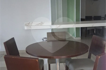 Apartamento à venda com 3 quartos, sendo 1 suíte, em Jardim Tupanci, Barueri, SP