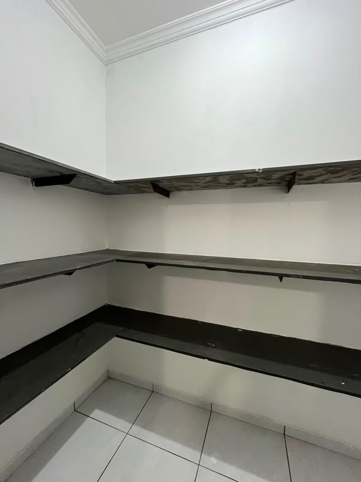 Casa à venda ou para alugar com 3 quartos, sendo 1 suíte,  em Jardim dos Ipes, Três Lagoas, MS