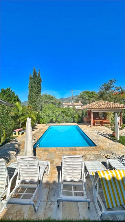 Villagio à venda com 5 quartos, sendo 3 suítes, em Vila Petrópolis, Atibaia, SP