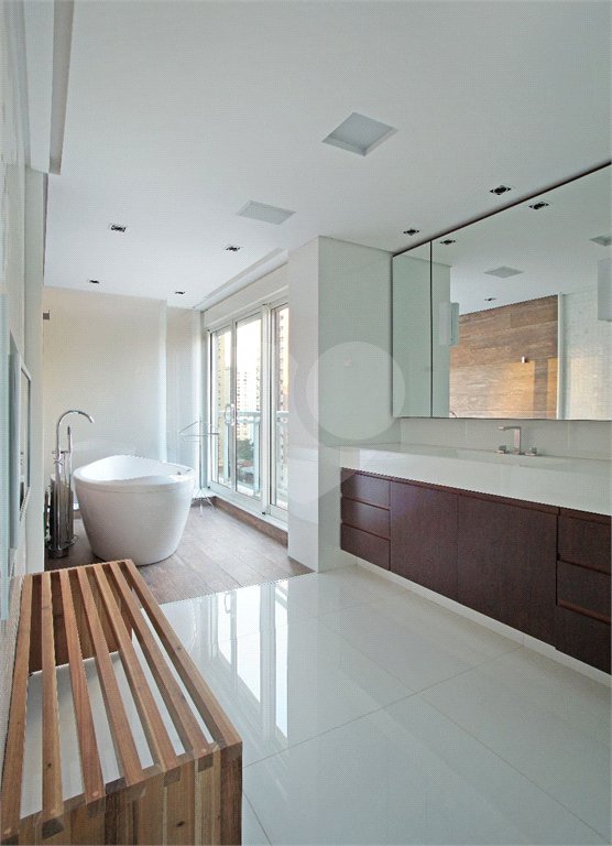 Apartamento à venda com 3 suítes em Vila Mariana, São Paulo, SP