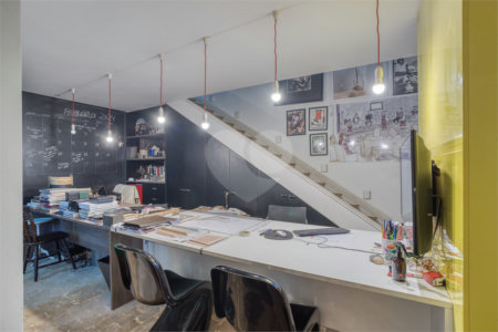 Casa à venda com 4 quartos, sendo 2 suítes, em Alto da Boa Vista, São Paulo, SP