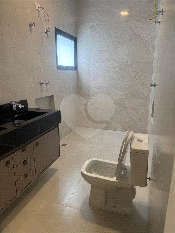 Casa à venda com 4 suítes no condomínio Figueira Garden, Atibaia - SP