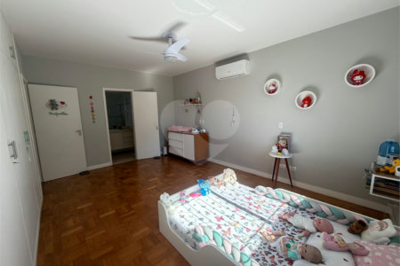 Sobrado à venda com 4 quartos, sendo 3 suítes, em Jardim Prudência, São Paulo, SP