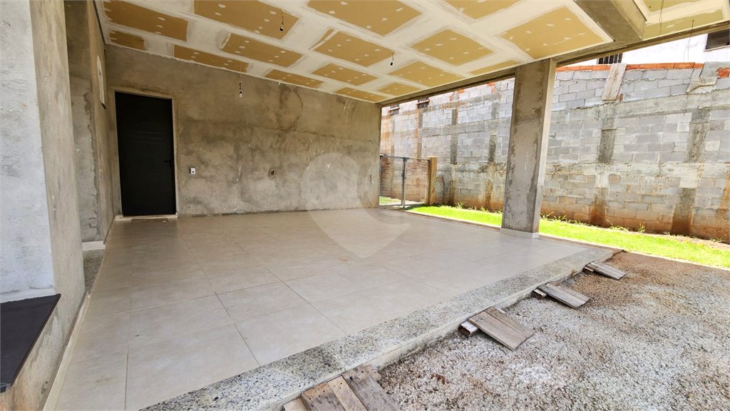Casa à venda com 3 suítes no condomínio Residencial Jardim Primavera, Louveira - SP