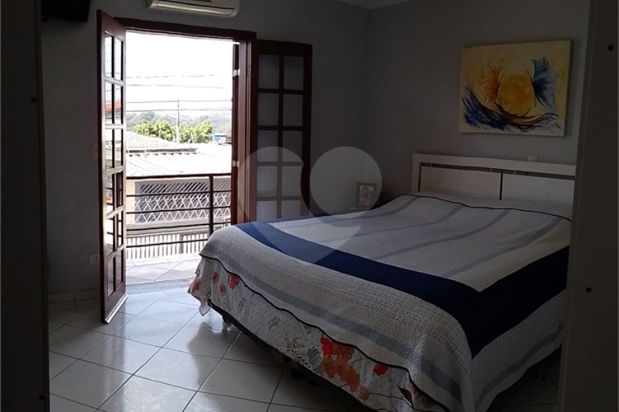 Sobrado à venda com 3 quartos, sendo 1 suíte, em Jardim Regina, São Paulo, SP