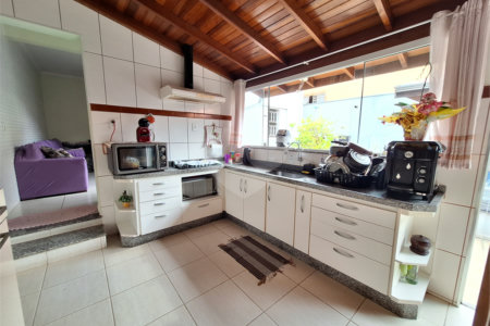 Casa à venda com 4 quartos, sendo 1 suíte,  em João Xxiii, Vinhedo, SP