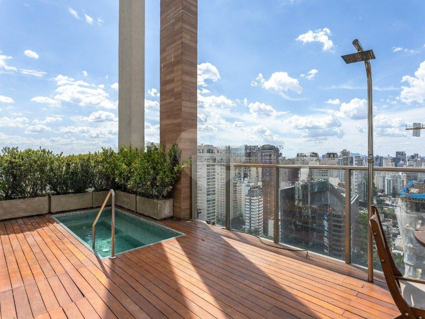 Apartamento à venda ou para alugar com 3 suítes em Itaim Bibi, São Paulo, SP