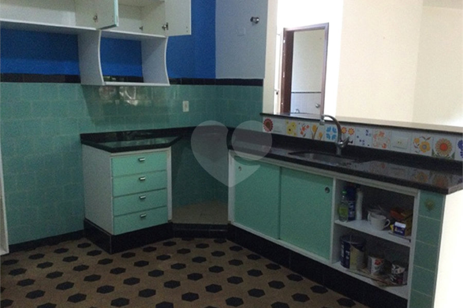 Casa à venda com 4 quartos, sendo 1 suíte, no condomínio Conselheiro Moreira de Barros, São Paulo - SP