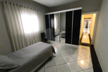 Casa à venda com 3 quartos, sendo 2 suítes,  em Vila Carolina, Itapetininga, SP