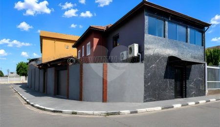 Sobrado à venda com 5 quartos, sendo 2 suítes,  em Socorro, São Paulo, SP