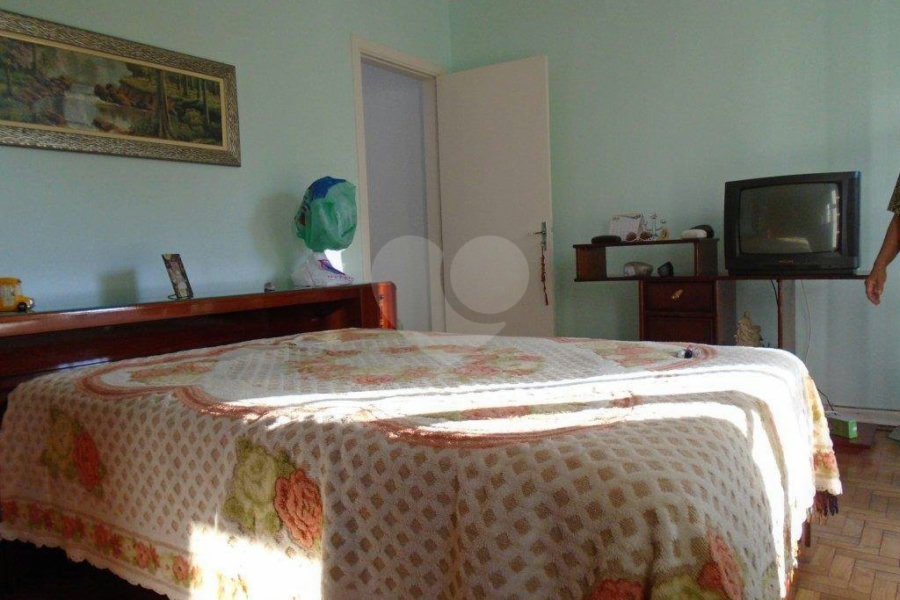 Casa à venda com 4 quartos no condomínio Travessa Catarina Vazem,21, São Paulo - SP