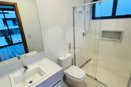 Casa à venda com 4 quartos, sendo 3 suítes, no condomínio Real Park Arujá, Arujá - SP