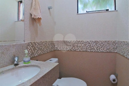Casa à venda com 3 quartos, sendo 1 suíte, no condomínio Estância Marambaia, Vinhedo - SP
