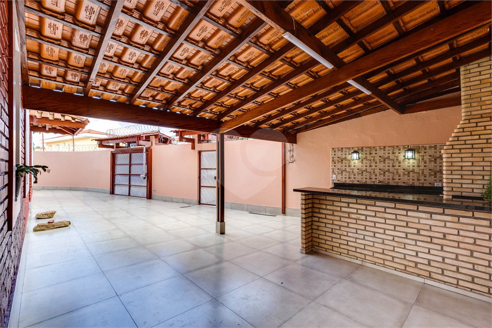 Sobrado à venda com 5 quartos, sendo 2 suítes, em Socorro, São Paulo, SP