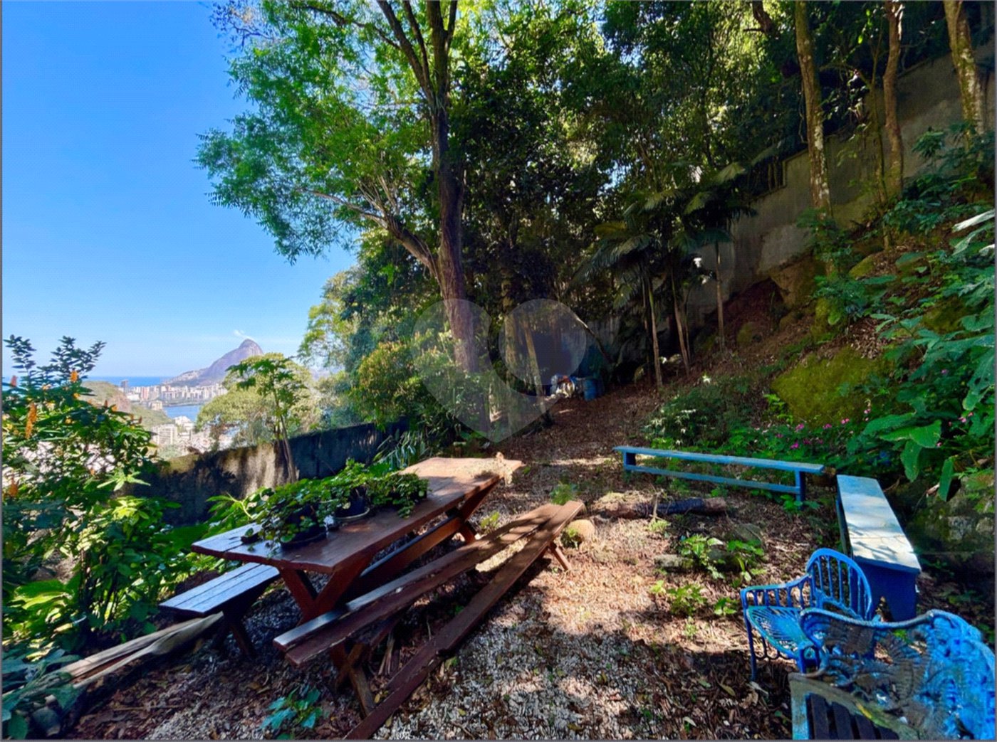 Casa à venda com 4 quartos, sendo 1 suíte, em Lagoa, Rio de Janeiro, RJ