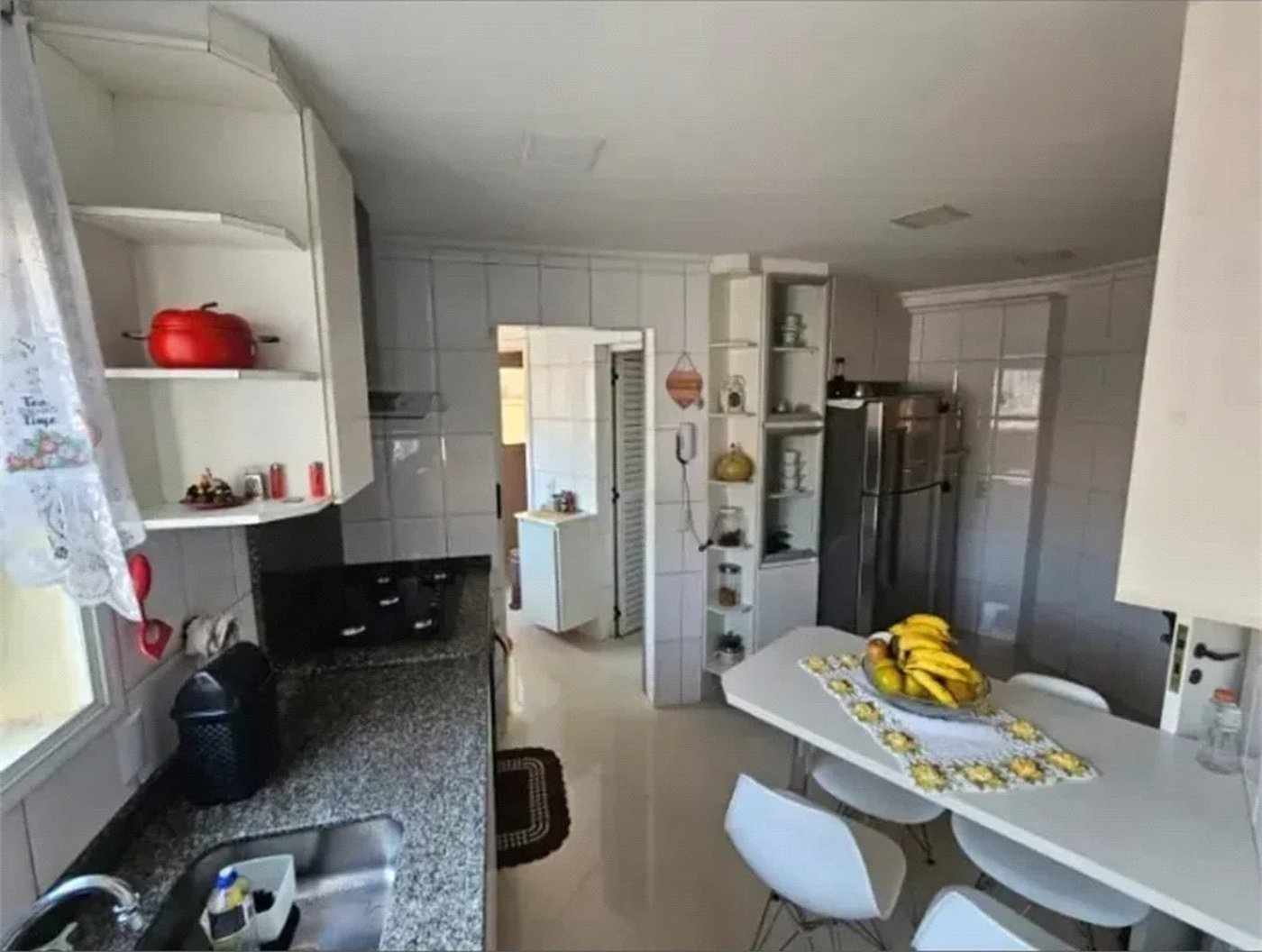 Casa à venda com 3 quartos, sendo 2 suítes, no condomínio Vila Borghese, São Paulo - SP