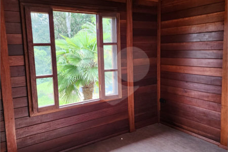 Casa à venda com 2 quartos, sendo 1 suíte, no condomínio Chácara Pedra Grande, Atibaia - SP