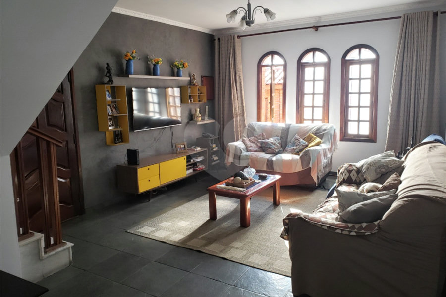 Sobrado à venda com 3 quartos, sendo 1 suíte,  em Vila Gustavo, São Paulo, SP