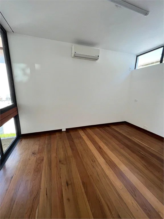 Sobrado para alugar com 5 quartos, sendo 4 suítes, em Jardim Everest, São Paulo, SP