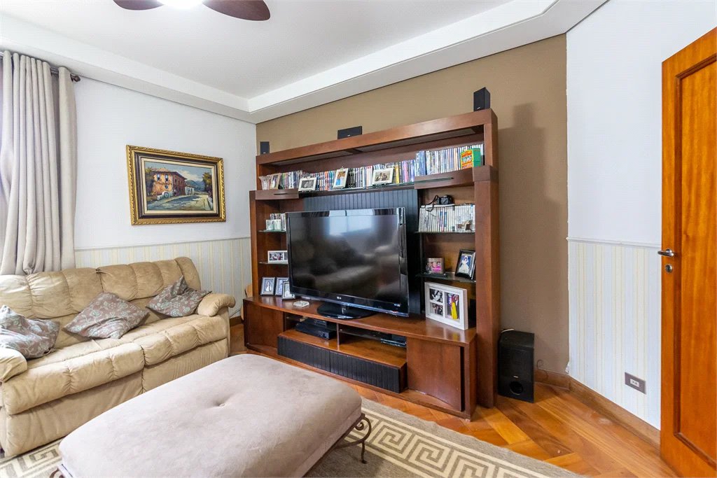 Casa à venda com 4 quartos, sendo 2 suítes, em Brooklin Paulista, São Paulo, SP