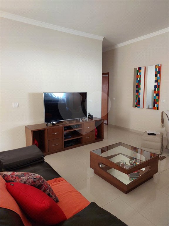 Casa à venda com 4 suítes no condomínio Jardins D'icaraí, Salto - SP