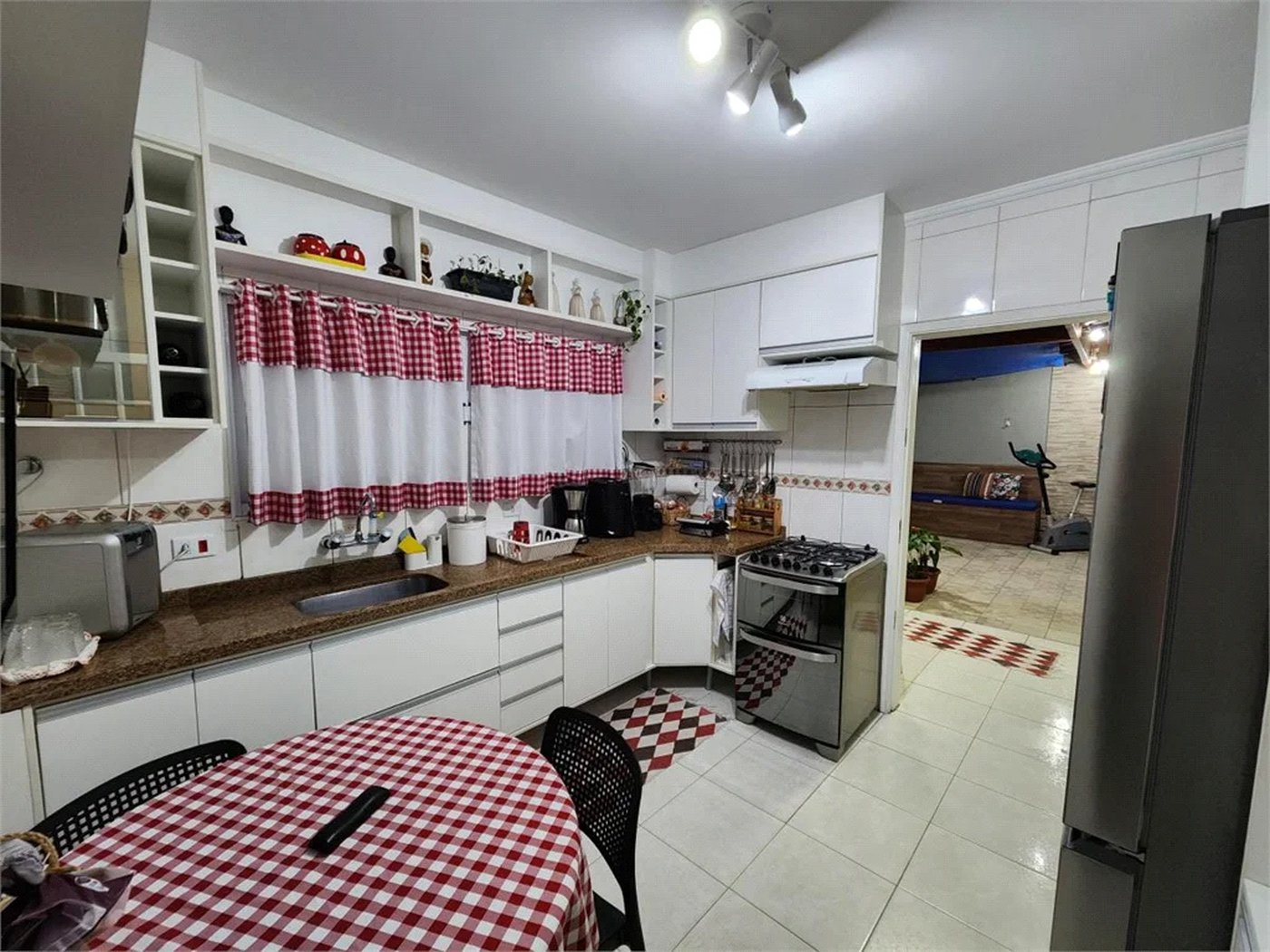 Sobrado à venda com 3 quartos, sendo 1 suíte,  em Jardim Ana Maria, São Paulo, SP