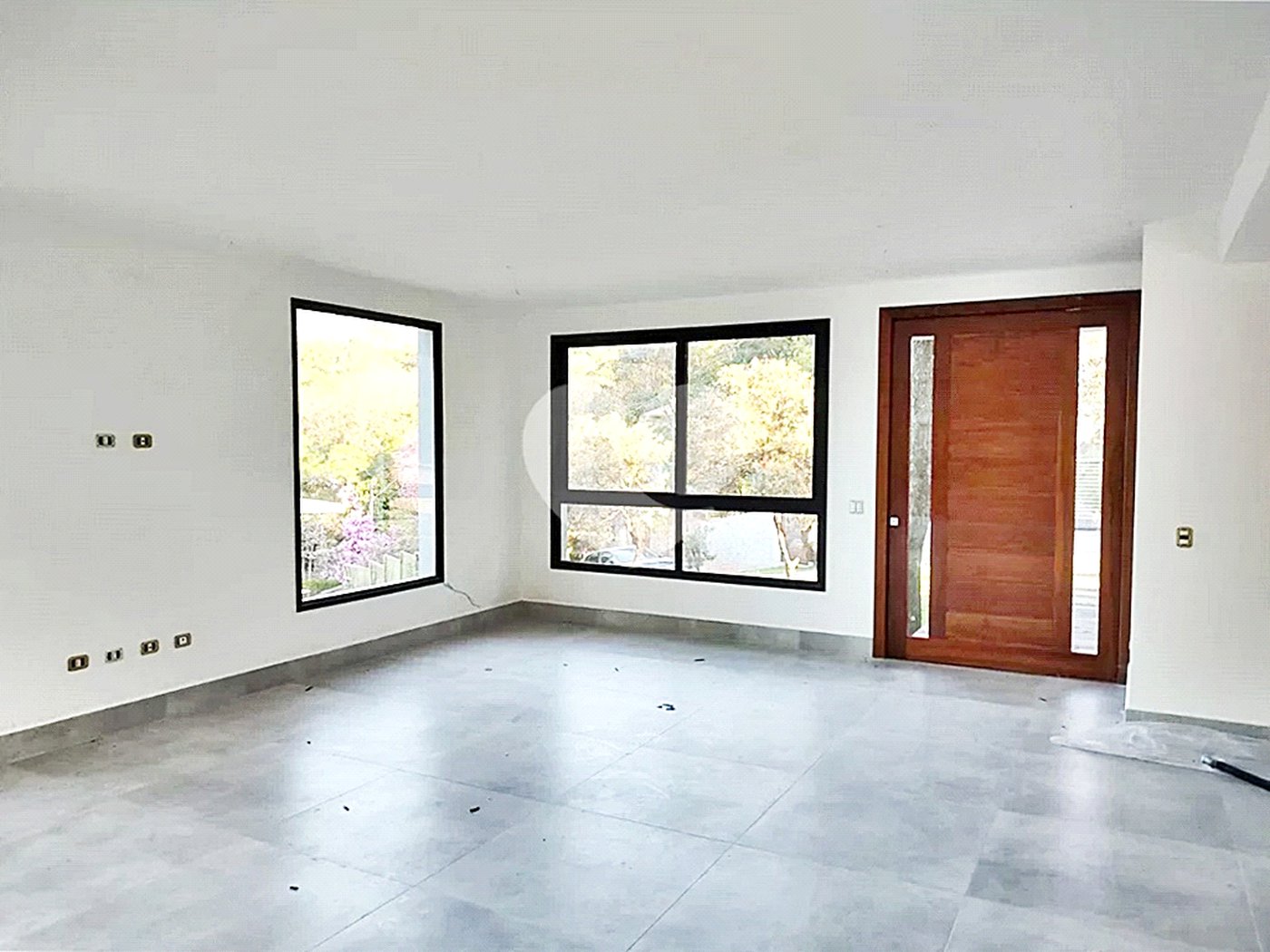 Casa à venda com 4 quartos, sendo 3 suítes, no condomínio Cantareira, Mairiporã - SP