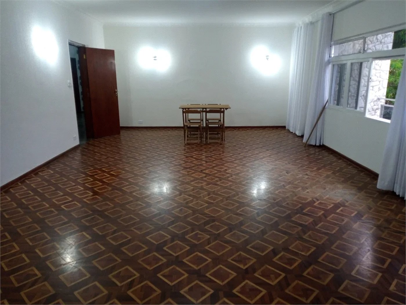 Casa Térrea à venda ou para alugar com 3 quartos, sendo 1 suíte,  em Caxingui, São Paulo, SP