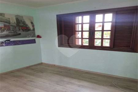 Casa à venda com 4 quartos, sendo 1 suíte, no condomínio Conjunto Residencial Green Village I, Mogi das Cruzes - SP