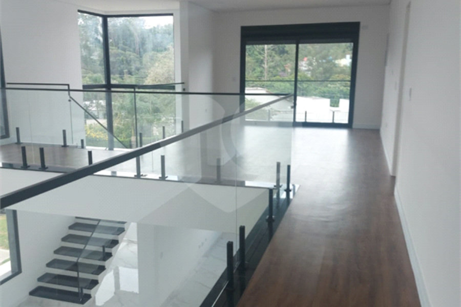 Casa à venda com 5 suítes no condomínio Residencial Santa Maria, Jandira - SP