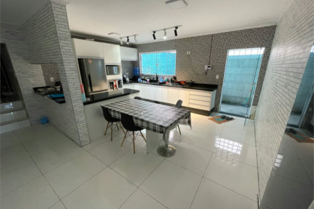 Casa à venda com 3 quartos, sendo 1 suíte, em Vila Júlia, Poá, SP