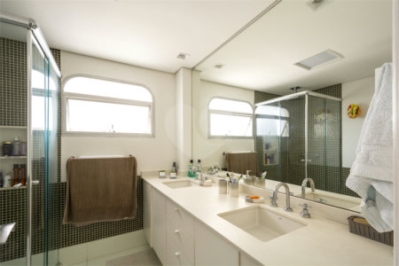 Apartamento à venda com 3 quartos, sendo 1 suíte,  em Jardim Marajoara, São Paulo, SP