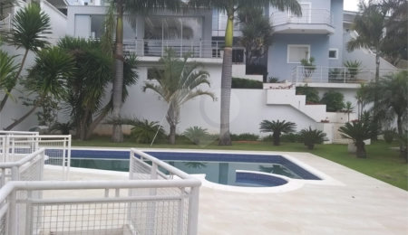 Casa à venda ou para alugar com 4 suítes no condomínio Flamboyant, Atibaia - SP