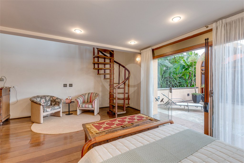 Casa à venda com 5 quartos, sendo 4 suítes, em Alto da Boa Vista, São Paulo, SP