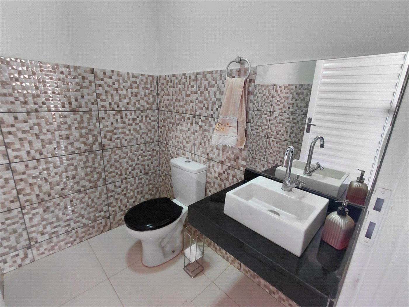 Sobrado à venda com 4 quartos, sendo 1 suíte,  em Parque dos Lagos, Ribeirão Preto, SP