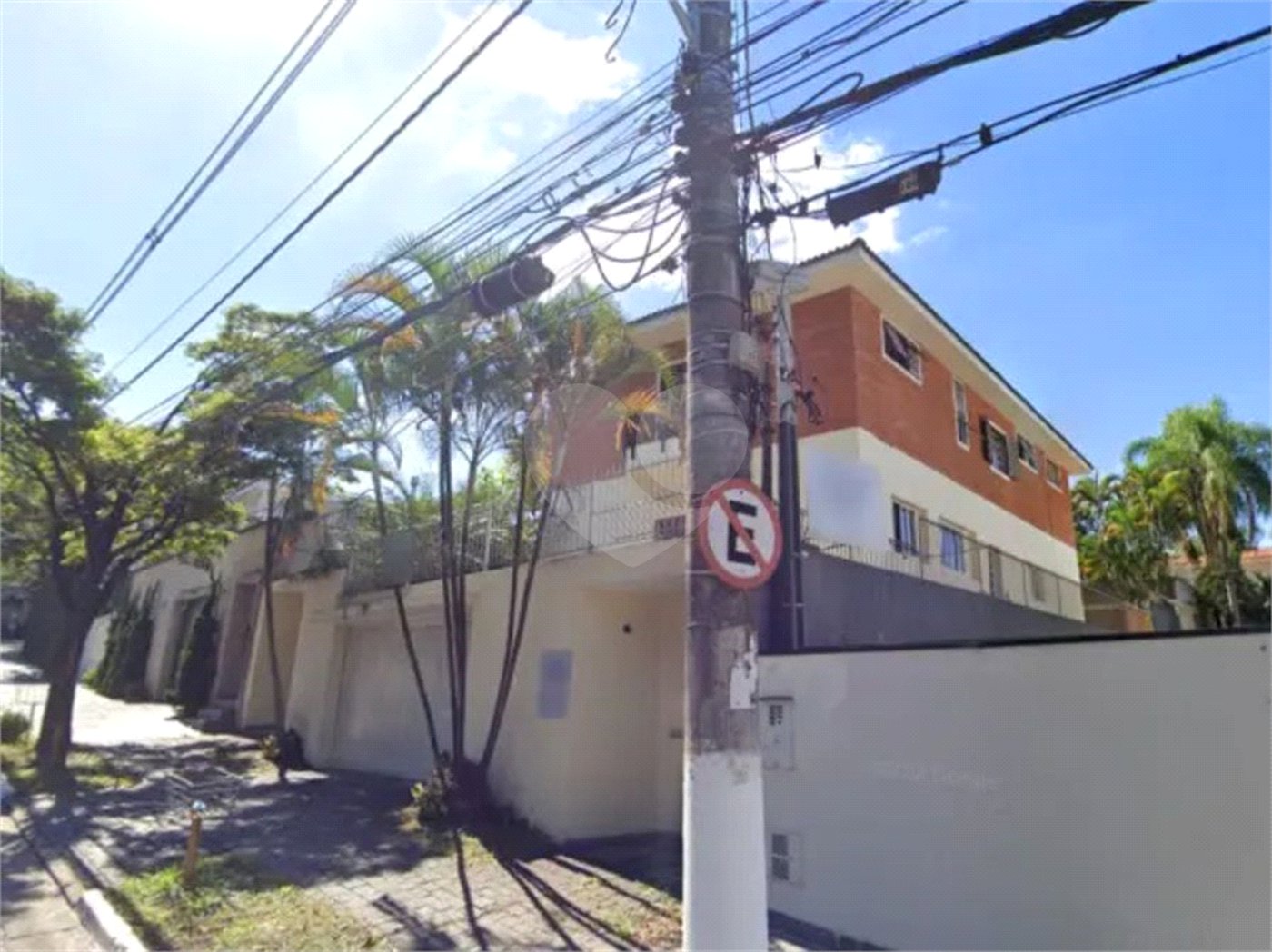 Sobrado à venda com 4 quartos, sendo 2 suítes,  em Vila Andrade, São Paulo, SP